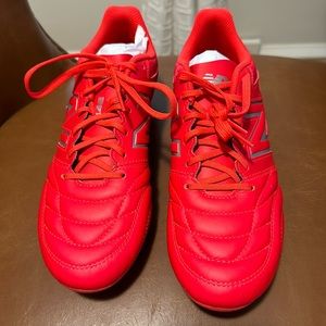 NEW BALANCE Soccer / Football Cleats Unisex (Men’s 7 WIDE)